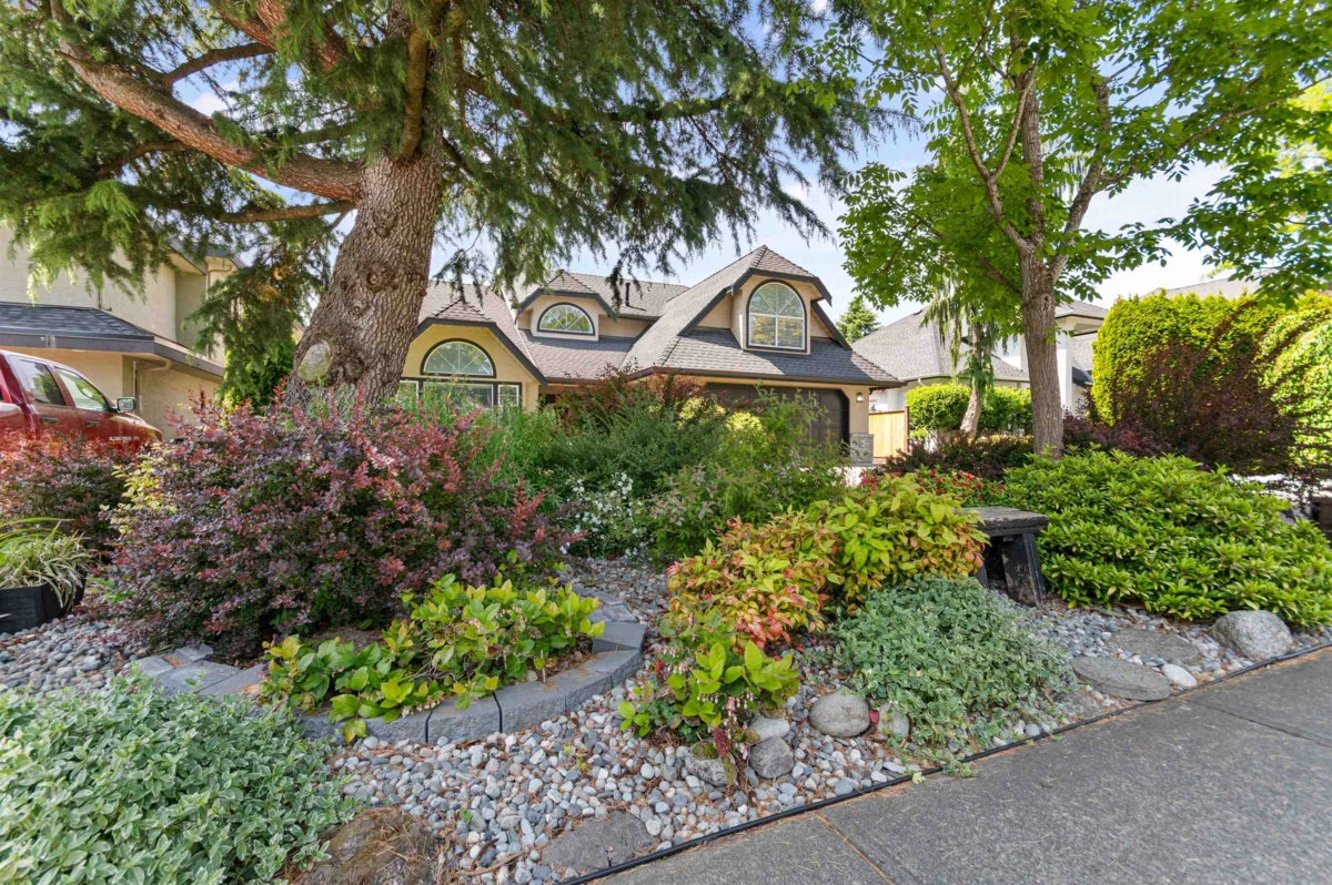 Family Room Photo of 5677 185 Street, Surrey, BC