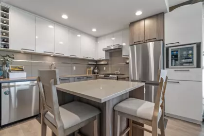 405 9350 University High Street, Burnaby, BC, Burnaby — Townhouse for sale