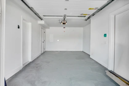 Fitness Center Photo Near 102 13661 59 Avenue, Surrey, BC