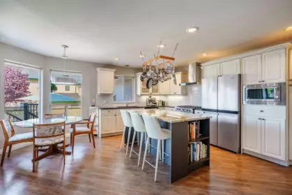 Kitchen Photo of 10289 170a Street, Surrey, BC