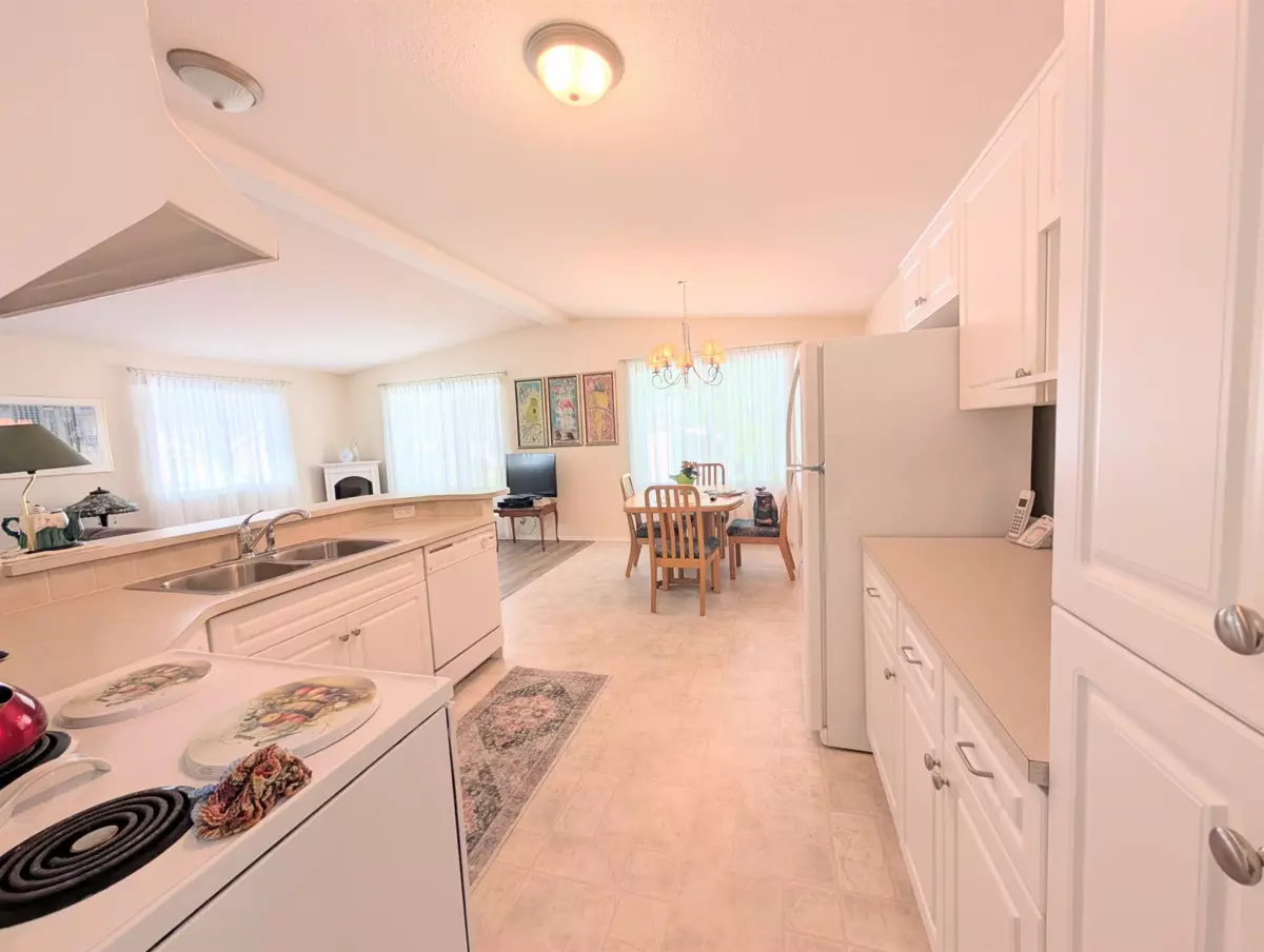 Dining Area Photo of 109 4510 101 Highway, Sechelt, BC