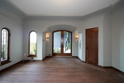 Hallway Photo of 4585 Bellevue Drive, Vancouver, BC