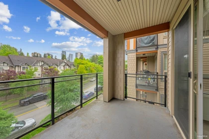 Entry Foyer Photo of 411 3399 Noel Drive, Burnaby, BC