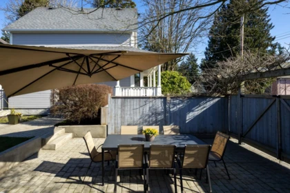 Garden / Landscaping Photo of 109 Oakland Street, New Westminster, BC
