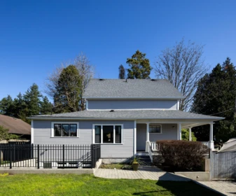 Swimming Pool Photo of 109 Oakland Street, New Westminster, BC