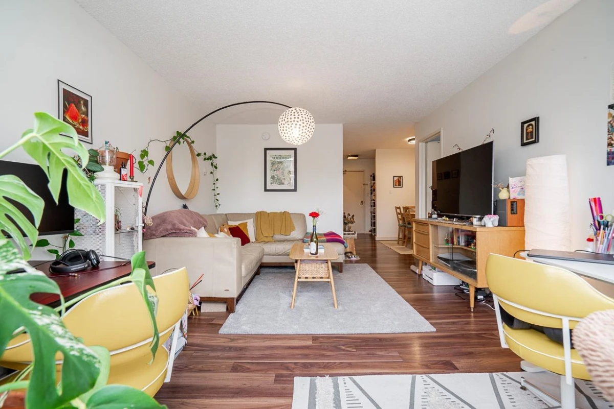 Dining Area Photo of 318 830 E 7th Avenue, Vancouver, BC