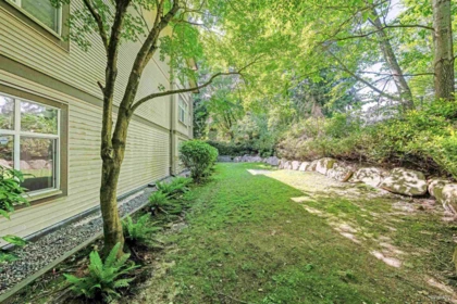 Front Yard Photo of 116 14885 105 Avenue, Surrey, BC