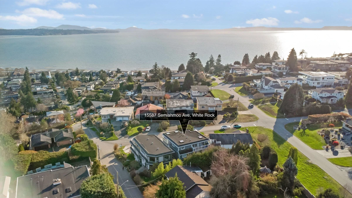 Family Room Photo of 15587 Semiahmoo Avenue, White Rock, BC