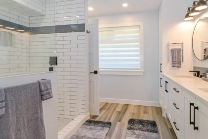 Laundry Room Photo of 15587 Semiahmoo Avenue, White Rock, BC