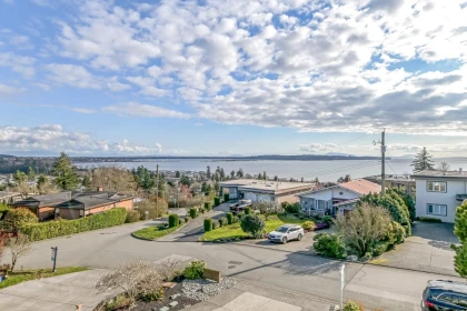 15587 Semiahmoo Avenue, White Rock, BC, White Rock — Single Family Residence for sale
