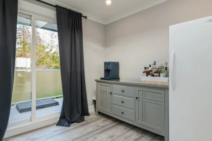 Powder Room Photo of 15587 Semiahmoo Avenue, White Rock, BC