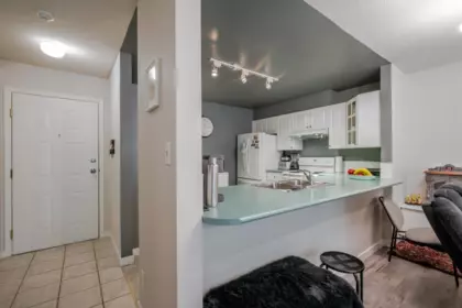 Entry Foyer Photo of 201 15150 108 Avenue, Surrey, BC