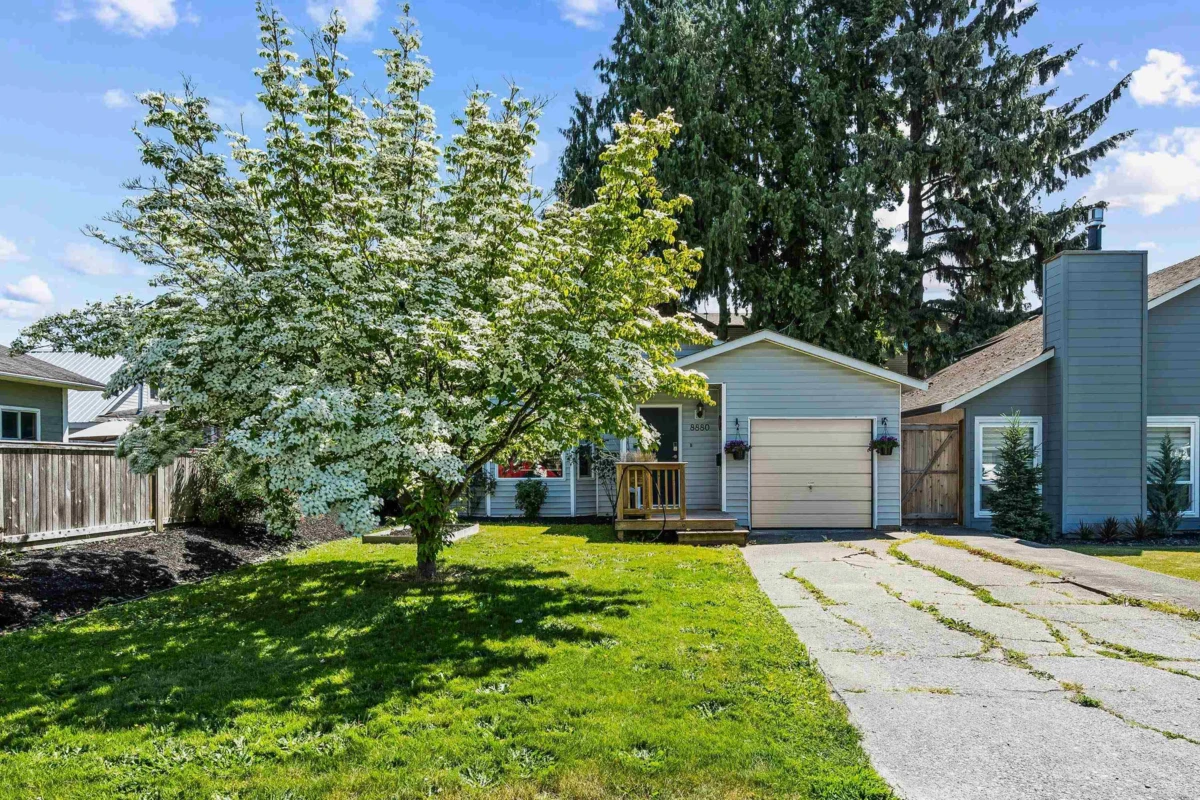 Living Room Photo of 8880 Allard Street, Chilliwack, BC