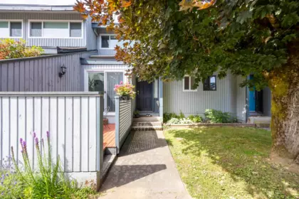 Mudroom Photo of 2 19022 119b Avenue, Pitt Meadows, BC
