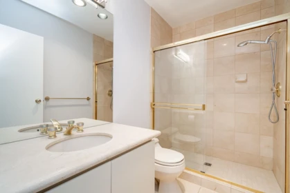 Hot Tub / Spa Photo of 3A 1500 Alberni Street, Vancouver, BC