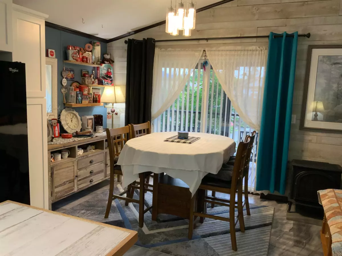 Living Room Photo of 23 53480 Bridal Falls Road, Rosedale, BC