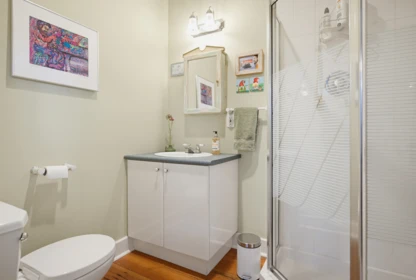 Guest Bathroom Photo of 819 Eighth Avenue, New Westminster, BC