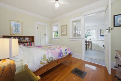 Hallway Photo of 819 Eighth Avenue, New Westminster, BC