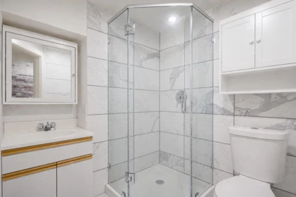 Hot Tub / Spa Photo of 819 Eighth Avenue, New Westminster, BC