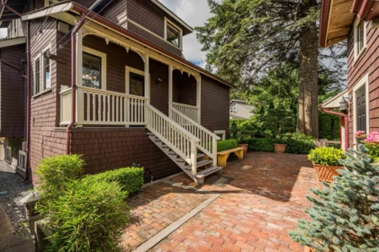 Street View Photo of 819 Eighth Avenue, New Westminster, BC