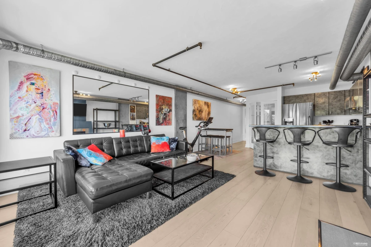 Family Room Photo of 608 27 Alexander Street, Vancouver, BC
