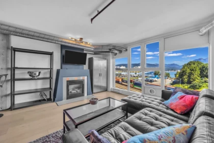 Breakfast Nook Photo of 608 27 Alexander Street, Vancouver, BC