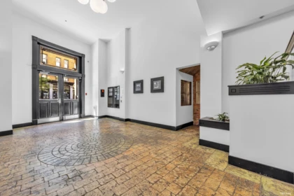 Entry Foyer Photo of 608 27 Alexander Street, Vancouver, BC