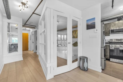 Mudroom Photo of 608 27 Alexander Street, Vancouver, BC