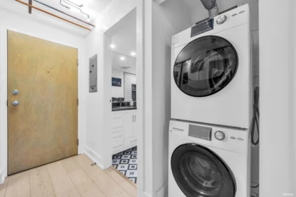 Powder Room Photo of 608 27 Alexander Street, Vancouver, BC