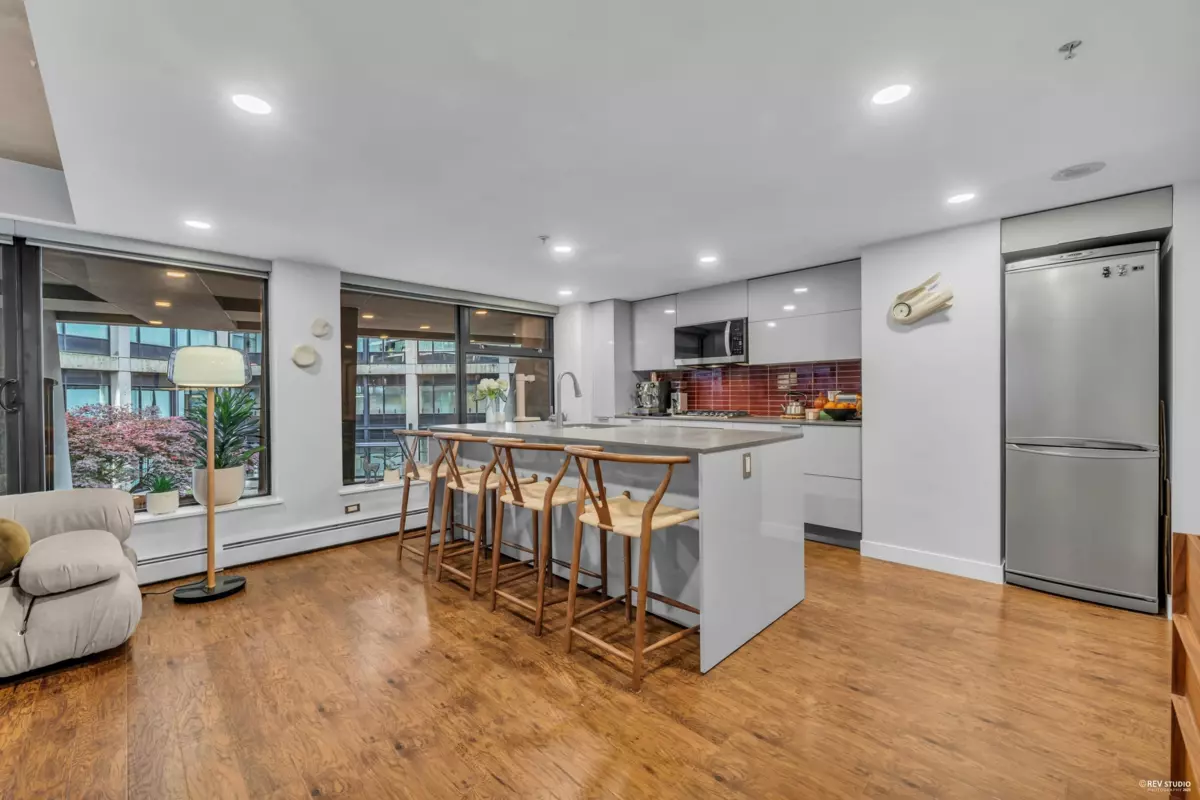 Dining Area Photo of 605 128 W Cordova Street, Vancouver, BC
