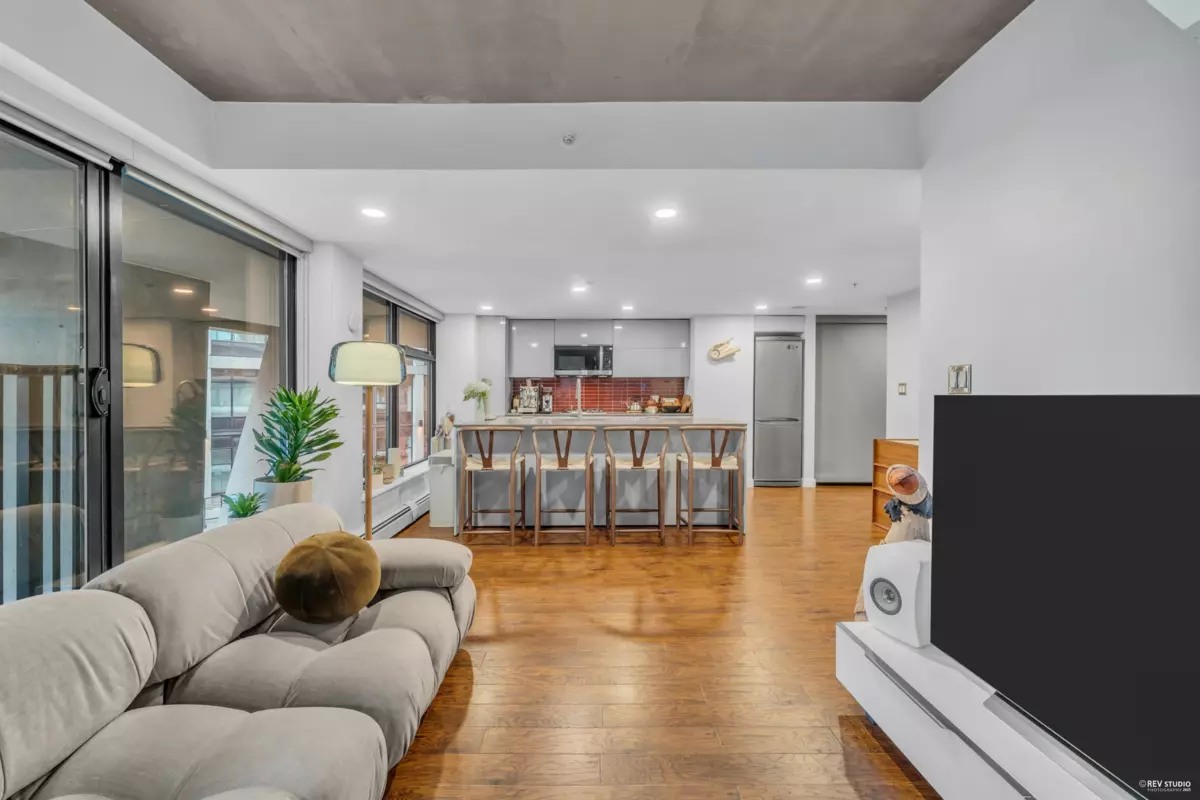 Living Room Photo of 605 128 W Cordova Street, Vancouver, BC