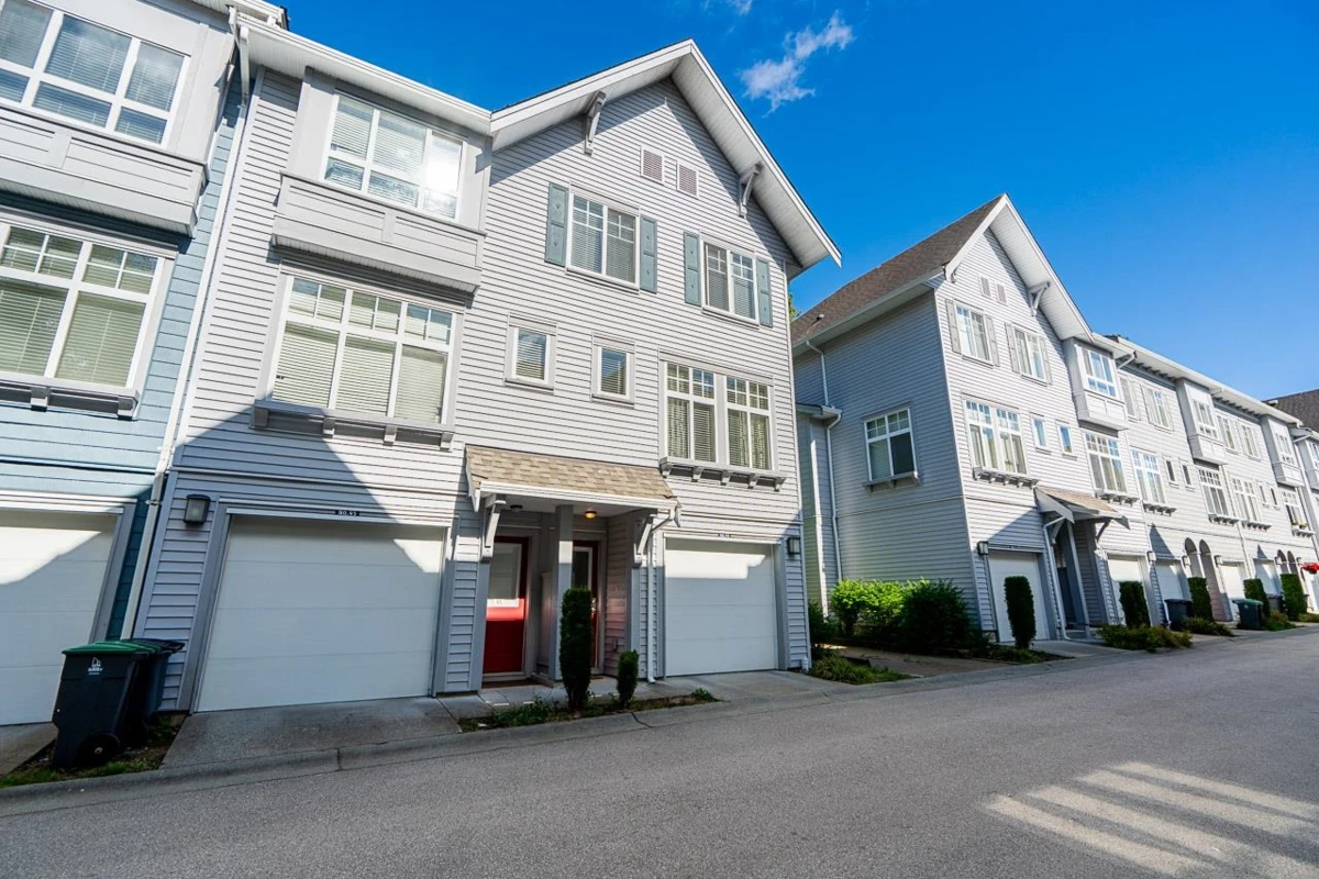 Living Room Photo of 46 5858 142 Street, Surrey, BC
