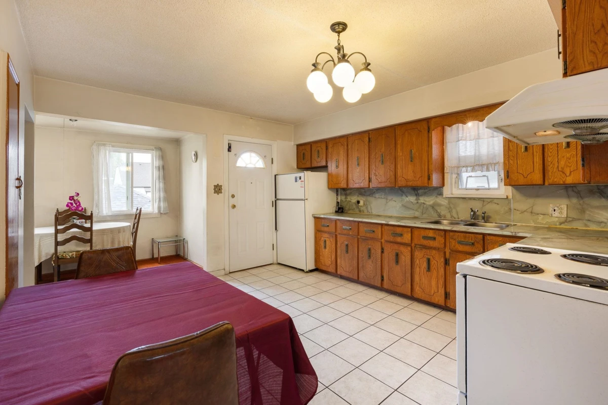 Dining Area Photo of 855 Nanaimo Street, Vancouver, BC