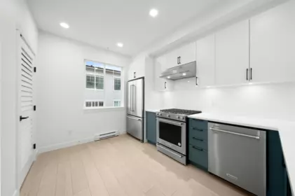 Kitchen Island Photo of 254 720 Robinson Street, Coquitlam, BC