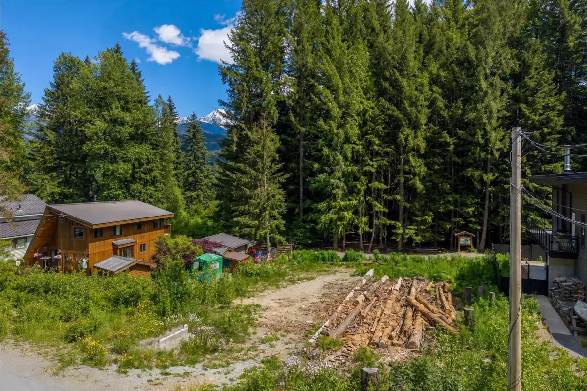 Living Room Photo of 8354 Rainbow Drive, Whistler, BC