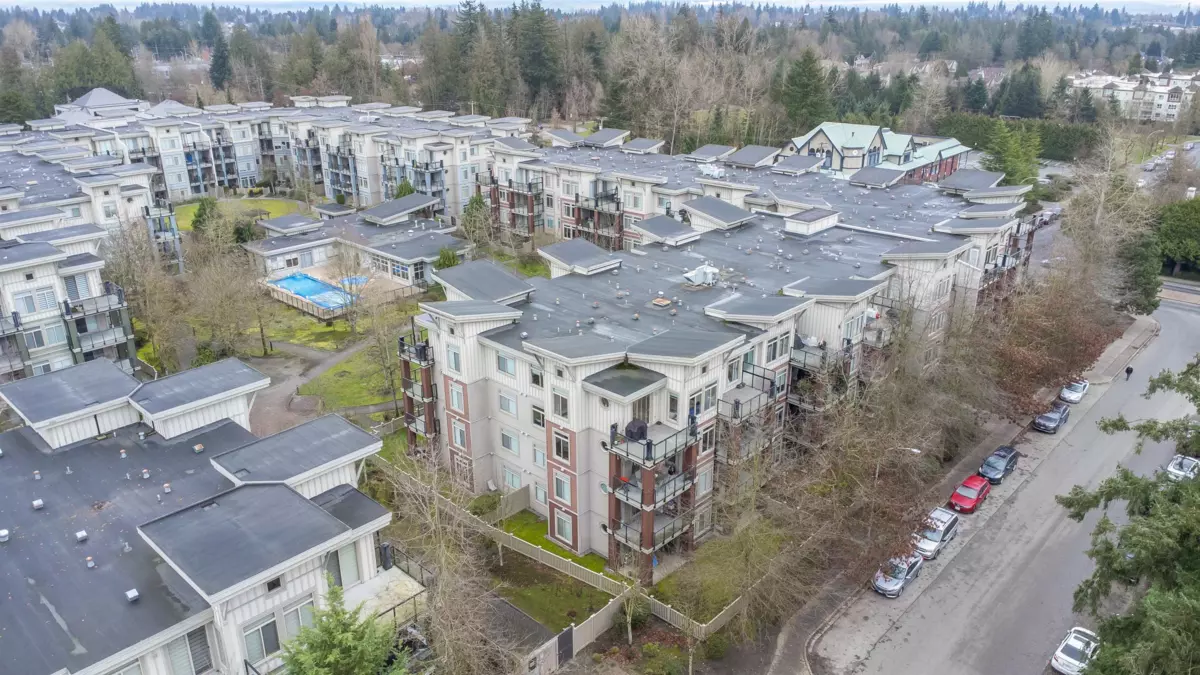 Family Room Photo of 419 15385 101a Avenue, Surrey, BC