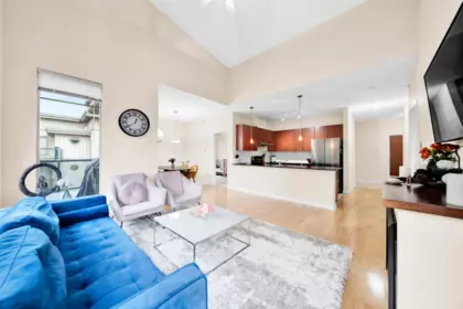 Entry Foyer Photo of 419 15385 101a Avenue, Surrey, BC