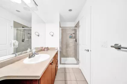 Powder Room Photo of 419 15385 101a Avenue, Surrey, BC