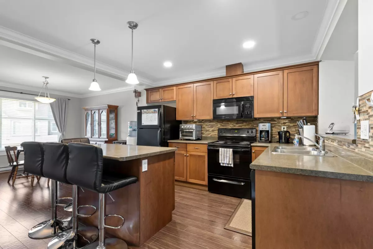 Dining Area Photo of 18 45085 Wolfe Road, Chilliwack, BC