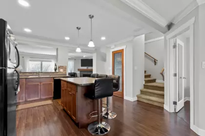 Kitchen Island Photo of 18 45085 Wolfe Road, Chilliwack, BC