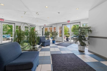 Entry Foyer Photo of 209 4758 53 Street, Delta, BC