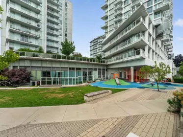 Swimming Pool Photo of 906 2221 E 30th Avenue, Vancouver, BC