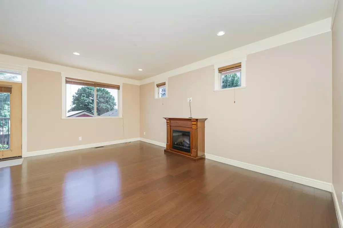 Dining Area Photo of 1216 Nanaimo Street, New Westminster, BC