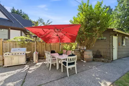 Garden / Landscaping Photo of 829 Eighth Avenue, New Westminster, BC