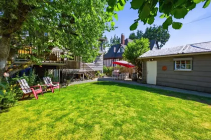 Swimming Pool Photo of 829 Eighth Avenue, New Westminster, BC