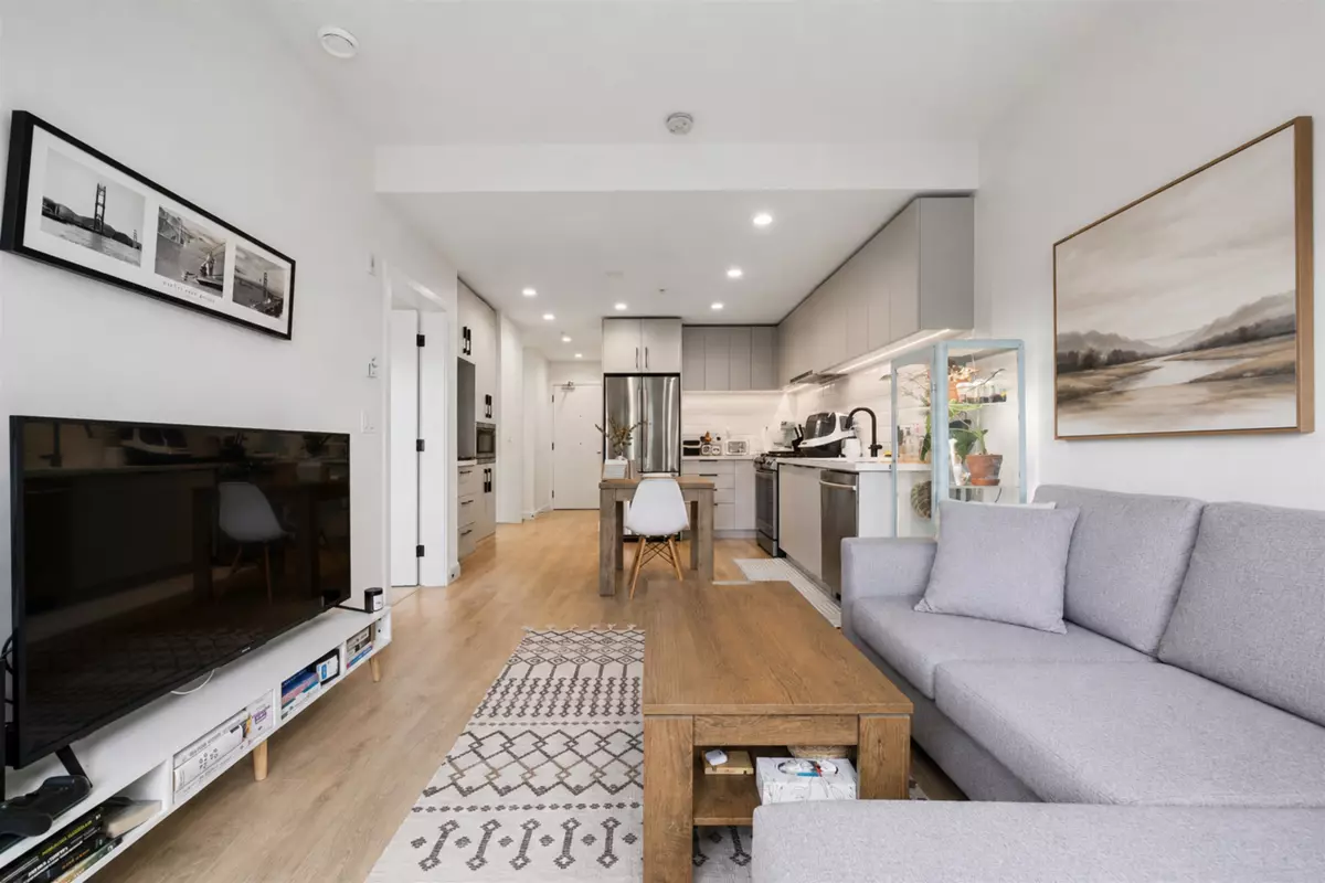 Family Room Photo of 303 3038 St George Street, Port Moody, BC