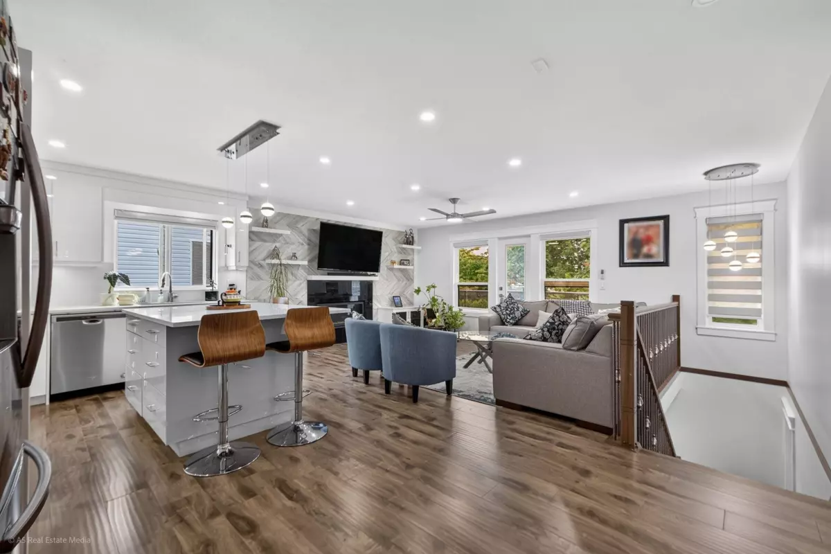 Dining Area Photo of 16166 92 Avenue, Surrey, BC