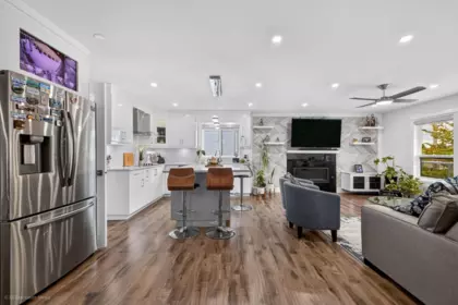 Kitchen Island Photo of 16166 92 Avenue, Surrey, BC