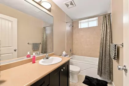 Mudroom Photo of 24176 104 Avenue, Maple Ridge, BC