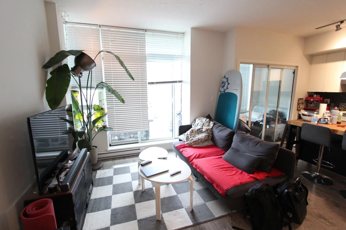 Living Room Photo of 805 2788 Prince Edward Street, Vancouver, BC